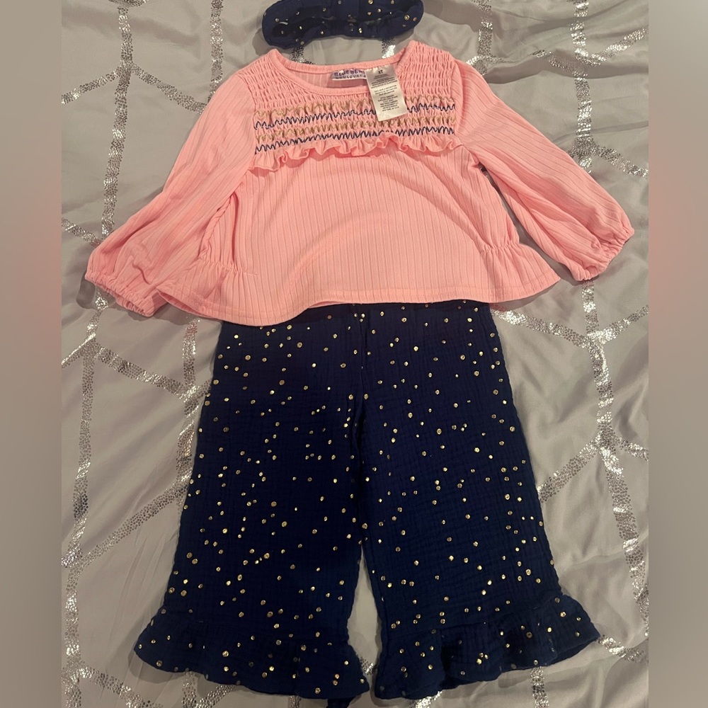 Blueberi Boulevard size 3t. Never worn. Comes with matching headband.